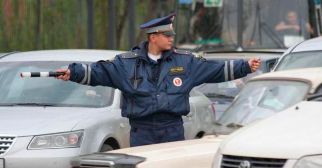 Разбираешься ли ты в сигналах регулировщика?