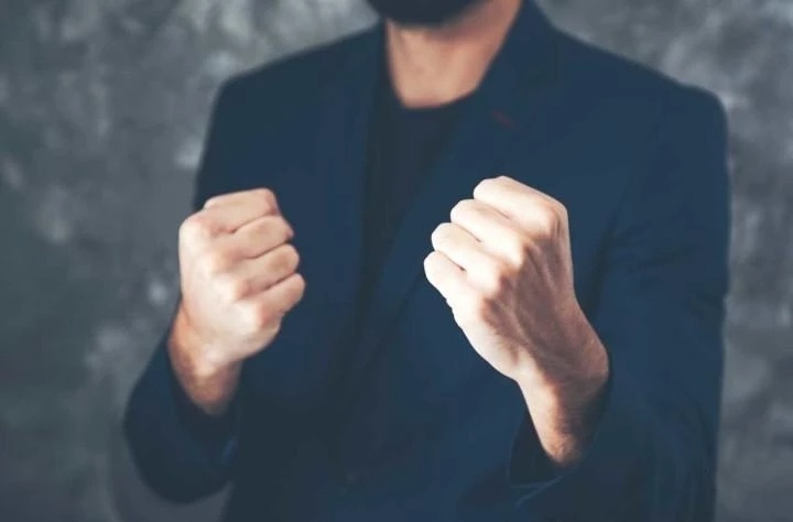 В кулаке все пальцы ____.