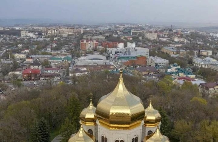 Название какого города переводится с греческого как "город креста"?