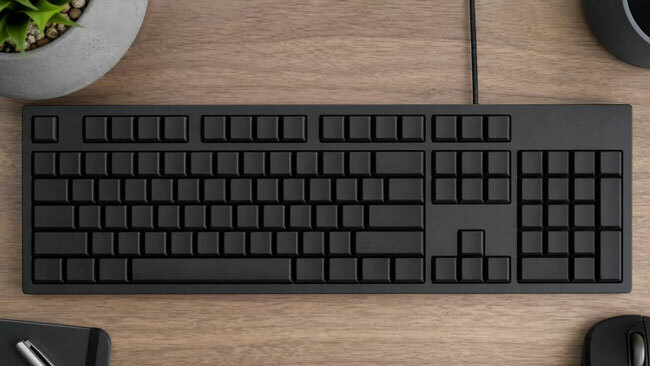 На стандартной 104-клавишной PC-клавиатуре американской раскладки ANSI некоторые клавиши продублированы. Какая из этих клавиш встречается только один раз?