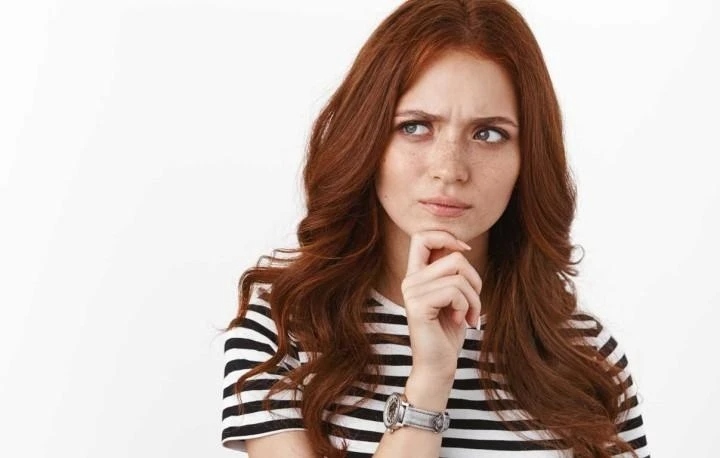 Что в переводе с итальянского языка означает слово "папарацци"?