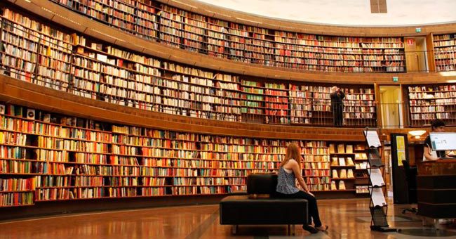 Мы угадаем сколько тебе лет по твоим любимым книгам?
