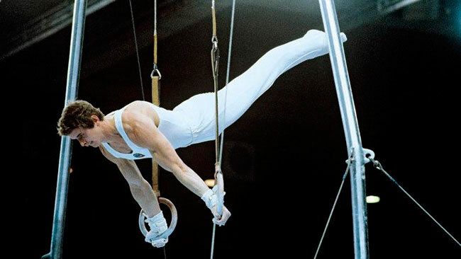 Этот олимпийский чемпион на Олимпиаде 1980 года в Москве заработал сразу 8 медалей по всем оцениваемым гимнастическим упражнениям. Именно с этим рекордом он и вошёл в книгу рекордов Гиннесса