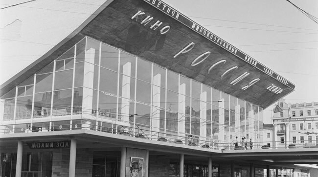 в кинотеатр, где вышел фильм «Афоня» с Леонидом Куравлевым в главной роли. Билетик в кинотеатр нам бы обошелся в…