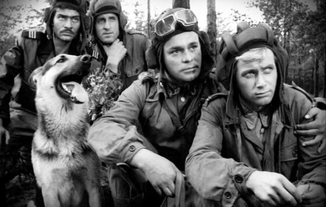 Пустели улицы, когда по телевизору показывали этот сериал, помните его? А какое имя, экипаж дал своему танку?