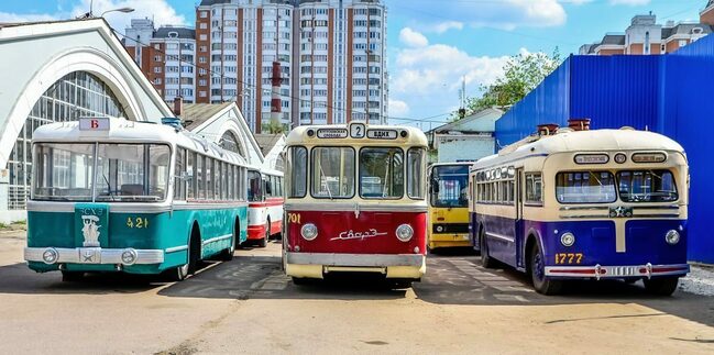 Общественный транспорт в советском кино!