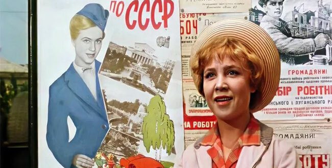 Кем мечтала стать Людмила Добрыйвечер, главная героиня фильма "Королева бензоколонки"?