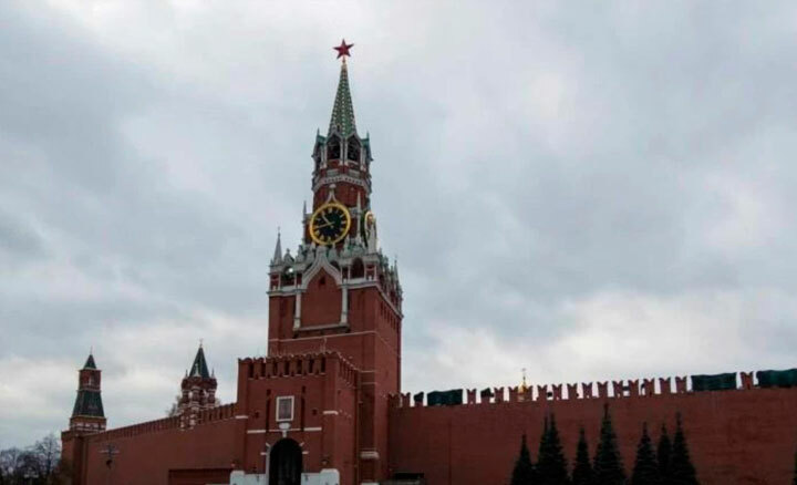 С каким ударом курантов наступает новый год?