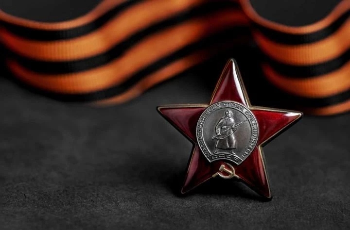 Какой советский орден был инкрустирован бриллиантами?