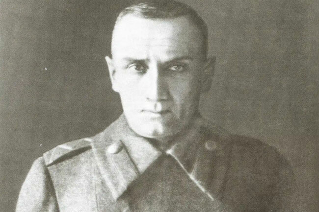 Чей это портрет?