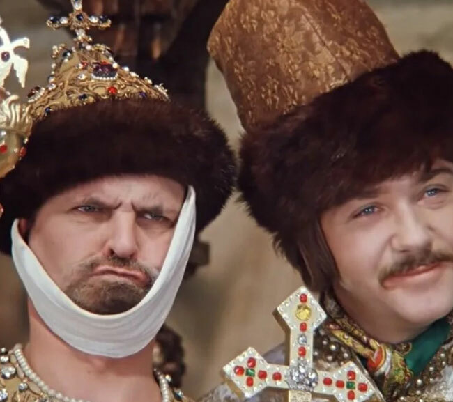 Что случилось с царским переводчиком в фильме "Иван Васильевич меняет профессию"?