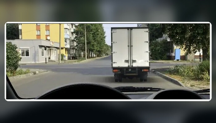 Разрешается ли Вам выполнить обгон в показанной дорожной ситуации?