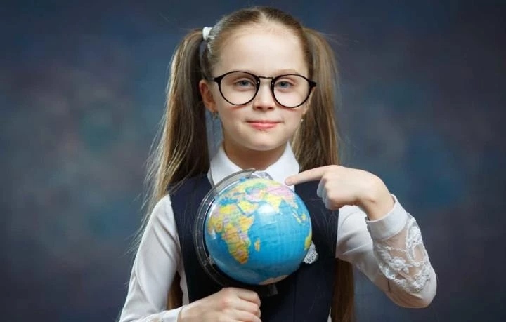 Эта страна располагается на островах, которых в общей сложности более 6800. Однако, самых больших среди них всего четыре, на них находятся самые крупные города страны. Кстати, среди остров есть местная достопримечательность - остров кроликов. О какой стране идёт речь?