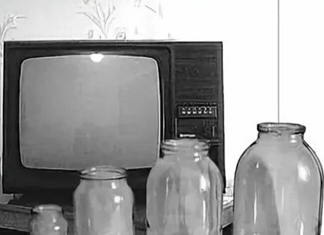 Кто в конце 1980-х с экранов телевизоров стал «заряжать» воду, мази, кремы?