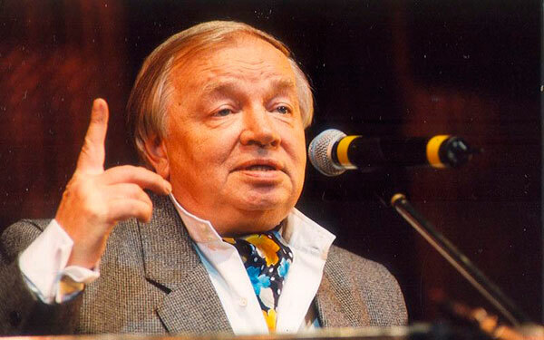 Советский поэт-шестидесятник, публицист, поэт-песенник