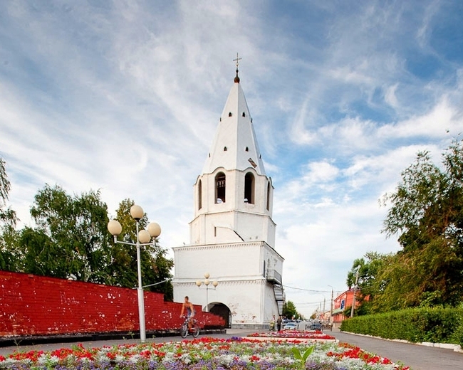 Самара тест. Спасская башня Сызранского Кремля. Спасская башня Сызрань музей. Сызранский памятник Спасская башня. Кремль в Самарской губернии.