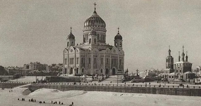 Что было на месте уничтоженного в Москве в 1931 году Храма Христа Спасителя до его воссоздания в 90-х?