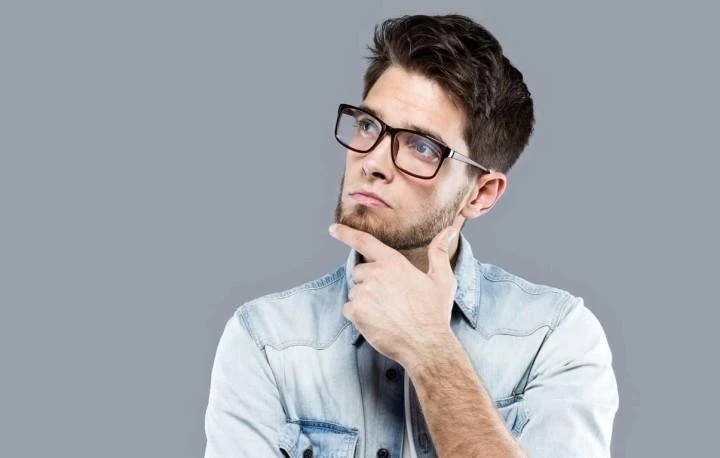 В теннисе Саша всегда побеждает Тёму, но проигрывает Ире. Катя обычно выигрывает у Тёмы, а иногда и у Саши, но никогда не выигрывает у Иры. Кто самый слабый игрок?