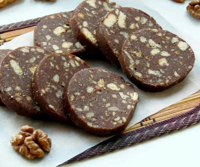 Кроме печенья, масла, сгущенки и какао, какие еще ингредиенты использовались в "Шоколадной колбасе"?