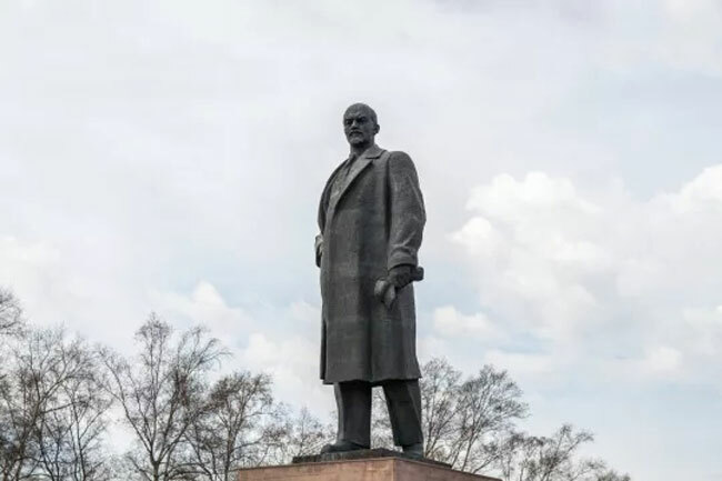 «Перед лицом своих товарищей, торжественно клянусь: горячо любить свою Родину; жить, учиться и бороться как завещал великий Ленин, как учит коммунистическая партия»? Частью клятвы для членов какой организации были эти слова?