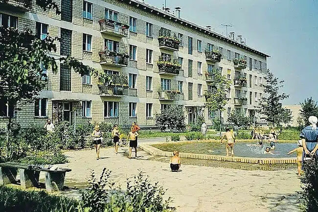 Как в народе называют типовые пятиэтажные дома, массово строившиеся в конце 1950-х и 1960-е годы?