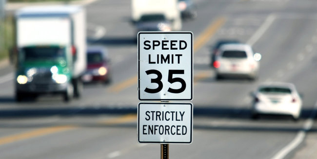 Як перекладається "don't go over the speed limit"? зменшити ...